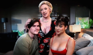 Mature woman became the organizer of group sexHD